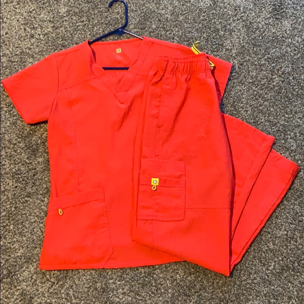 Wonder a Wink set of Small Red Scrubs